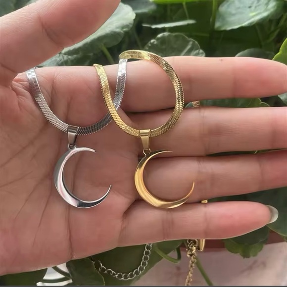 Stainless Steel Curved Crescent Moon Pendant Necklace 17.5” - Picture 3 of 6